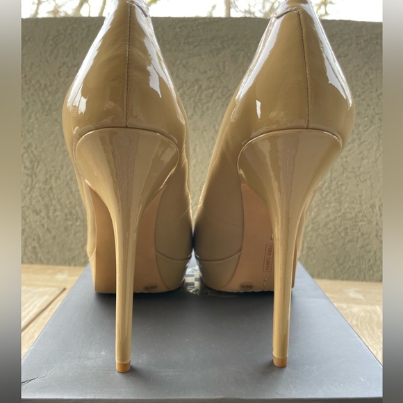 Vince Camuto LORIM Nude peep toe platform heels. Soft patent leather. New in box - Picture 4 of 10